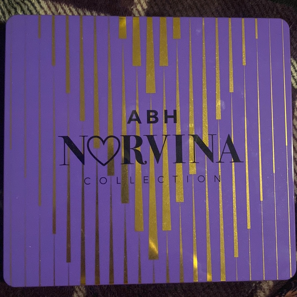 Anastasia Beverly Hills novena eyeshadow collection